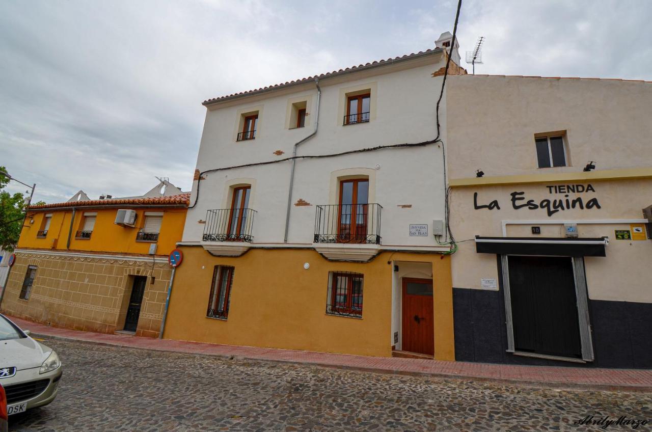 Apartamentos Turisticos Abrilymarzo Caceres Exterior photo